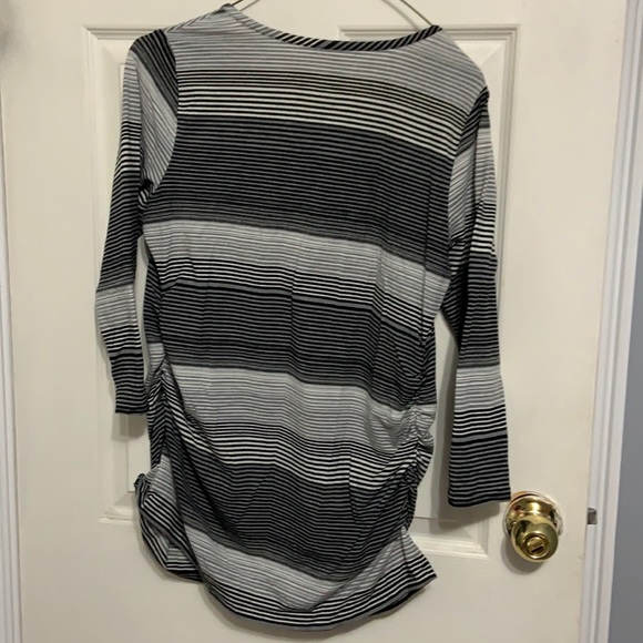 3/$20 Liz Lange Maternity long sleeve top - Picture 2 of 3